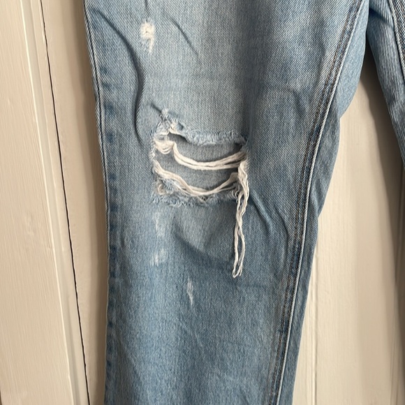 Old Navy Distressed Straight Leg Jeans - Picture 3 of 6